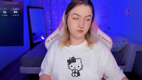 Snapshot of lovelyy_julia chatting on 4, 12, 2025 Julia online show from 4, 12, 2025