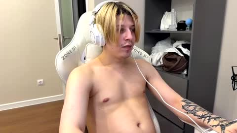 Snapshot of loverria chatting on 8, 4, 2026 loverria online show from 8, 4, 2026