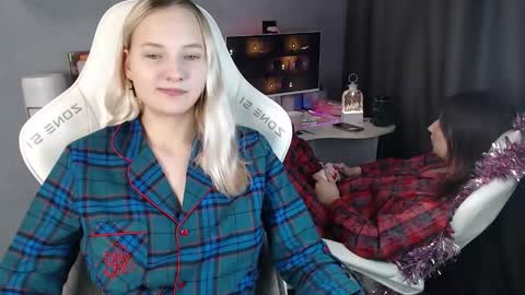 lovers613228 online show from 5, 12, 2025