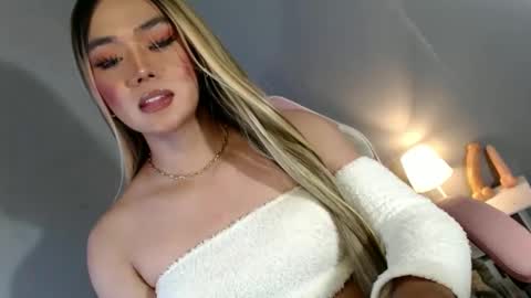 Snapshot of lovers_moon22 chatting on 12, 12, 2024 lovers moon22 online show from 12, 12, 2024