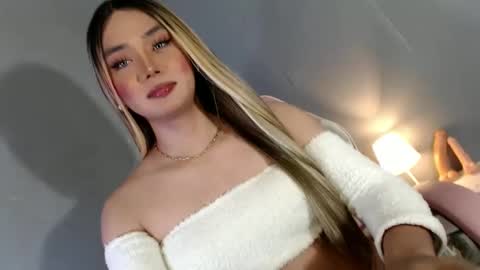 Snapshot of lovers_moon22 chatting on 13, 12, 2024 lovers moon22 online show from 13, 12, 2024