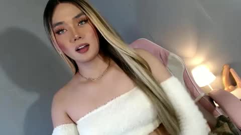 Snapshot of lovers_moon22 chatting on 15, 12, 2024 lovers moon22 online show from 15, 12, 2024