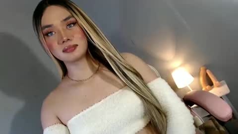 Snapshot of lovers_moon22 chatting on 18, 12, 2024 lovers moon22 online show from 18, 12, 2024