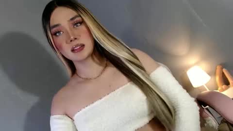 Snapshot of lovers_moon22 chatting on 23, 12, 2024 lovers moon22 online show from 23, 12, 2024