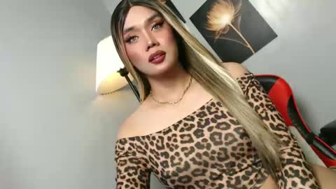 Snapshot of lovers_moon22 chatting on 4, 11, 2025 lovers moon22 online show from 4, 11, 2025