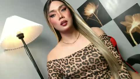 Snapshot of lovers_moon22 chatting on 14, 11, 2025 lovers moon22 online show from 14, 11, 2025