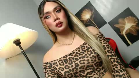 Snapshot of lovers_moon22 chatting on 2, 12, 2025 lovers moon22 online show from 2, 12, 2025