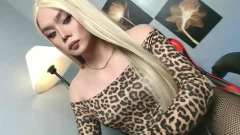 lovers moon22 online show from 13, 5, 2026