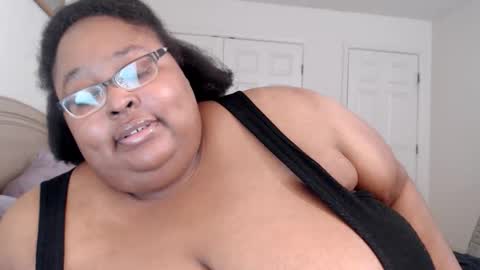 Snapshot of loves_aura chatting on 3, 5, 2026 Alyson online show from 3, 5, 2026