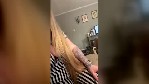 lovetubes1 online show from 26, 4, 2026