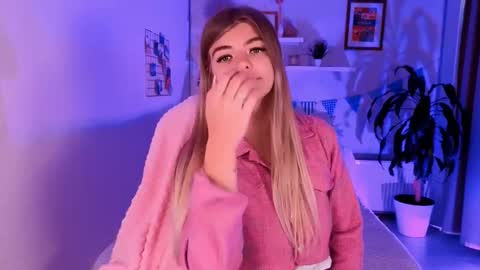 Snapshot of loveuken chatting on 5, 10, 2025 Barbie  Follow me online show from 5, 10, 2025