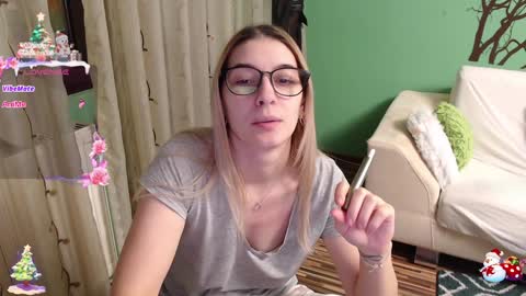Snapshot of lovingfeetheels chatting on 16, 12, 2024 Antonia online show from 16, 12, 2024