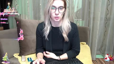 Snapshot of lovingfeetheels chatting on 30, 12, 2024 Antonia online show from 30, 12, 2024