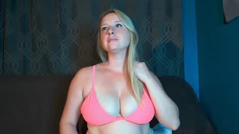 Snapshot of lovingsummer chatting on 30, 7, 2026 Summer online show from 30, 7, 2026