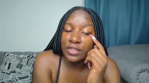 Snapshot of loyalcutie chatting on 17, 11, 2025 loyalcutie online show from 17, 11, 2025