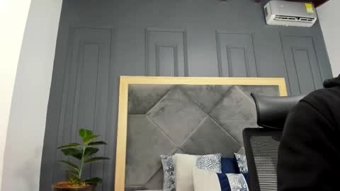 luca_morettii online show from 15, 10, 2025