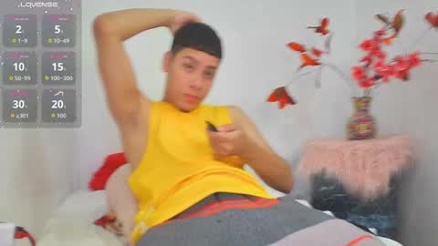 Snapshot of lucastorrez01 chatting on 25, 11, 2025 LUCAS TORREZ online show from 25, 11, 2025