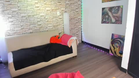 Snapshot of lucia_amores chatting on 5, 3, 2025 Luci online show from 5, 3, 2025