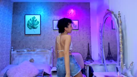 Snapshot of lucia_janne chatting on 28, 10, 2025 Lucla online show from 28, 10, 2025