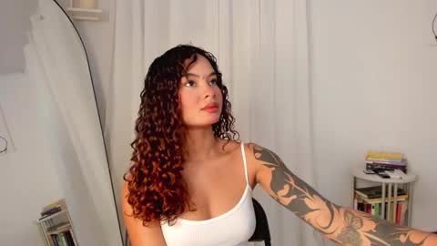 Snapshot of lucia_lee_ chatting on 7, 3, 2025 Lucia online show from 7, 3, 2025