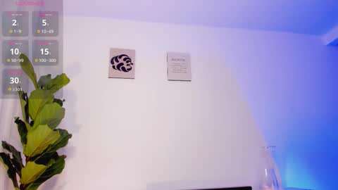 Snapshot of lucia_lee_ chatting on 18, 10, 2025 Lucia online show from 18, 10, 2025