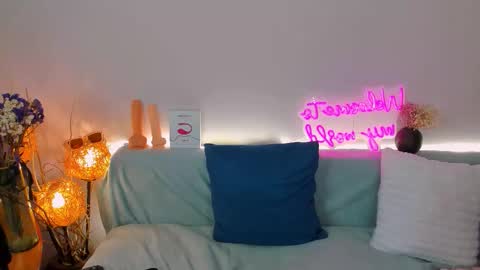 Snapshot of lucia_lucky chatting on 15, 11, 2025 Sindy online show from 15, 11, 2025