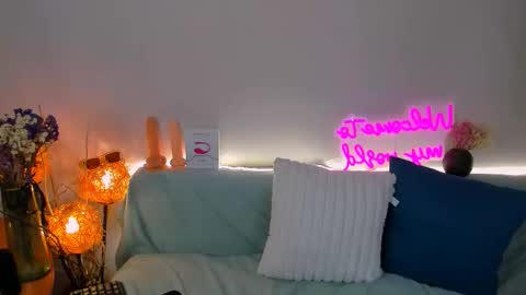 Snapshot of lucia_lucky chatting on 22, 11, 2025 Sindy online show from 22, 11, 2025