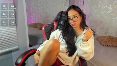 Snapshot of lucia_oregon chatting on 22, 10, 2025 L U C I A online show from 22, 10, 2025