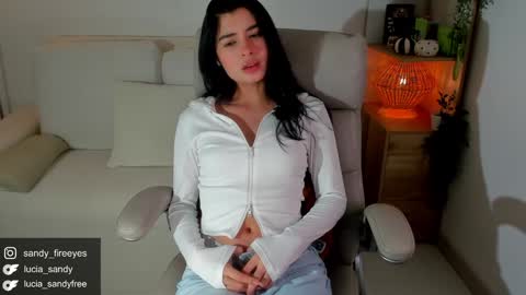 Snapshot of lucia_sandy chatting on 22, 10, 2025 Lu Intagramsandy fireeyes online show from 22, 10, 2025