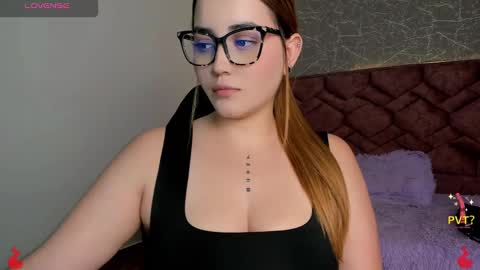 Snapshot of lucia_star_ chatting on 1, 2, 2025 lucia star online show from 1, 2, 2025