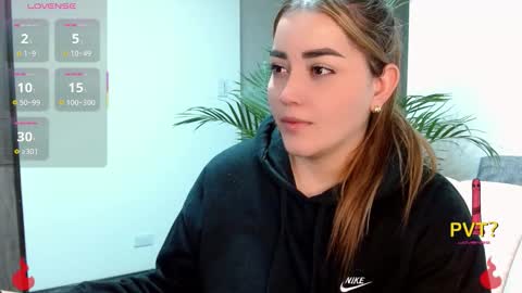 Snapshot of lucia_star_ chatting on 19, 10, 2025 lucia star online show from 19, 10, 2025