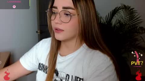 lucia star  online show from 16, 4, 2026