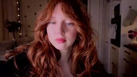 Snapshot of luciacoy chatting on 18, 12, 2025 Lucia online show from 18, 12, 2025