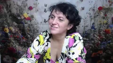 Snapshot of luciami chatting on 8, 10, 2025 LuciaMi online show from 8, 10, 2025