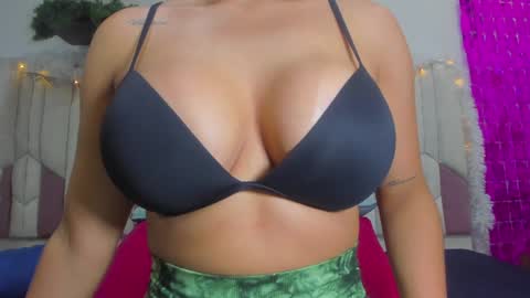 Snapshot of luciana_jam_ chatting on 28, 12, 2024 instagram luciana417 online show from 28, 12, 2024