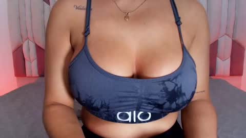 Snapshot of luciana_jam_ chatting on 12, 9, 2025 instagram luciana417 online show from 12, 9, 2025