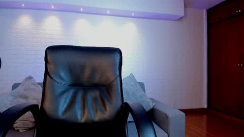 Snapshot of luciana_jons chatting on 1, 12, 2025 luciana jons online show from 1, 12, 2025