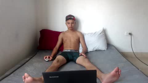 Snapshot of luciana_rober chatting on 12, 1, 2025 luciana_rober online show from 12, 1, 2025