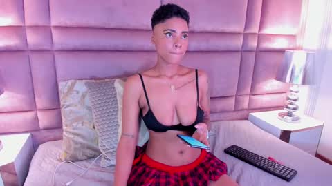  lucia wallace  online show from 14, 2, 2025