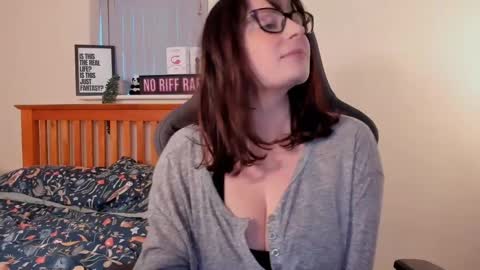 Lucie Winters online show from 6, 1, 2025