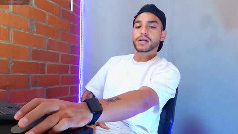 Snapshot of lucky_blessed chatting on 22, 10, 2025 lucky_blessed online show from 22, 10, 2025