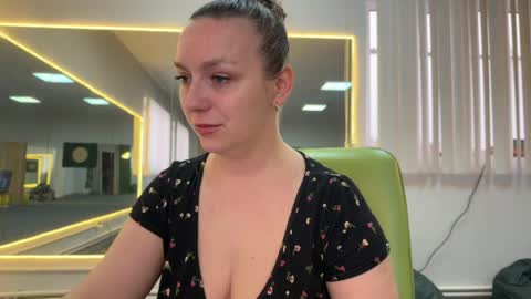 lucky_foryou_baby online show from 15, 4, 2026