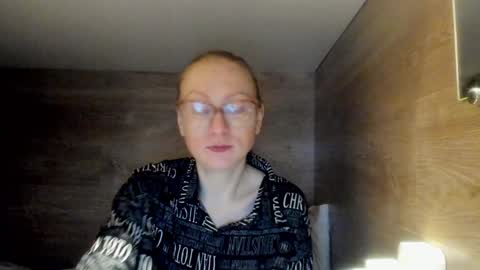 lucky_licky20 online show from 18, 1, 2025