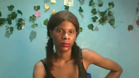 Snapshot of luckymadequeen chatting on 5, 11, 2025 Gloria online show from 5, 11, 2025