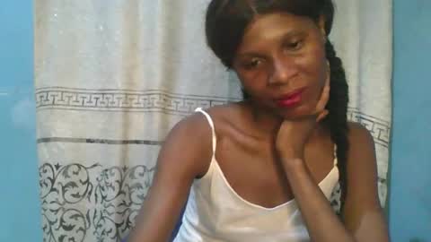 Snapshot of luckymadequeen chatting on 27, 11, 2025 Gloria online show from 27, 11, 2025