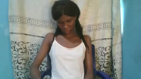 Snapshot of luckymadequeen chatting on 4, 12, 2025 Gloria online show from 4, 12, 2025