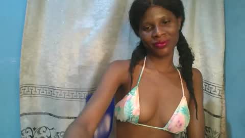 Snapshot of luckymadequeen chatting on 13, 12, 2025 Gloria online show from 13, 12, 2025