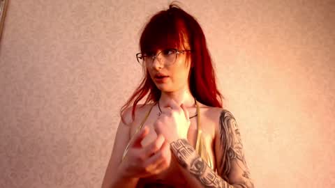 Snapshot of luckyymia chatting on 28, 12, 2024 Mia online show from 28, 12, 2024