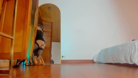 Hello my name is Lucy nice to meet you  thumb up is important for me kisses     online show from 3, 12, 2024