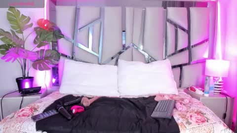 lucy_davies_ online show from 18, 3, 2026